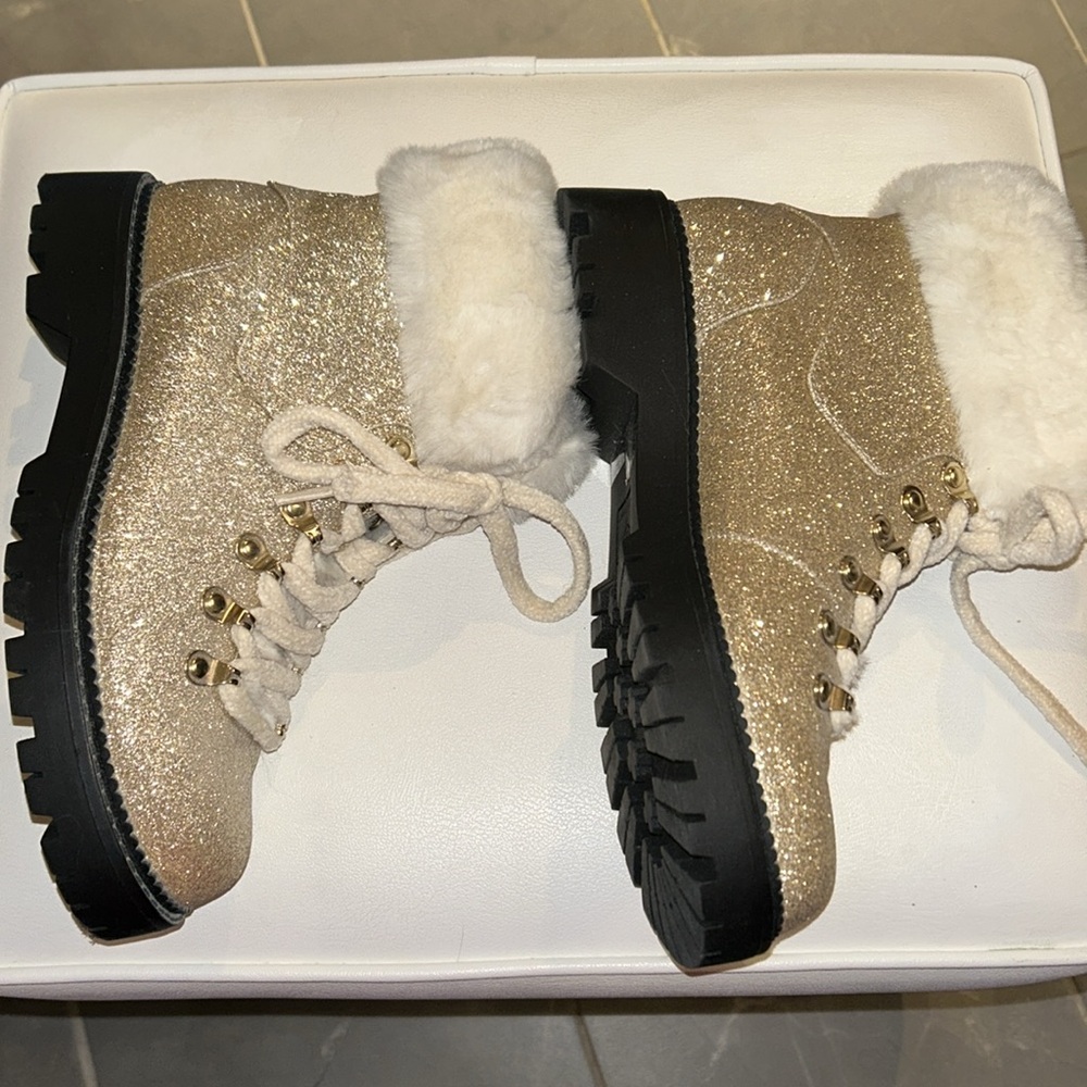 Katy Perry Gold Glitter Ivory Faux Fur Boots EUC sz 7 - Picture 2 of 8